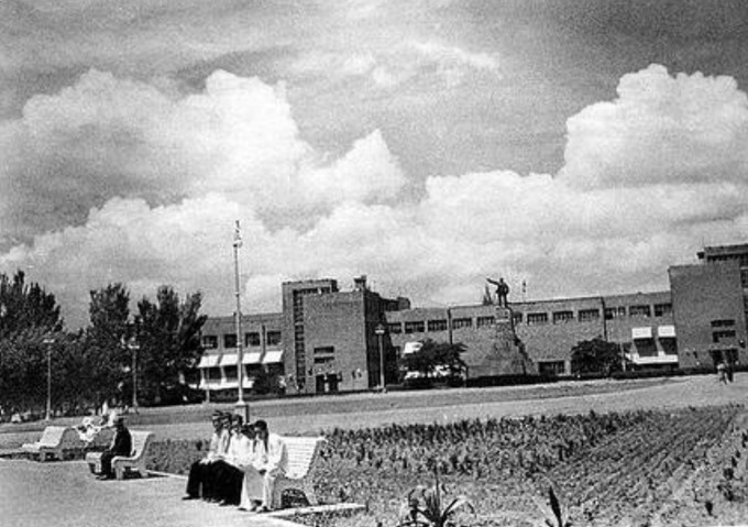 Қизил майдон. 1950 йиллар. Фото: MyTashkent.uz